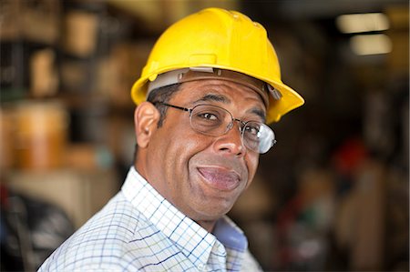 sombrero - Close up portrait of man in stockroom Foto de stock - Sin royalties Premium, Código: 614-06897350