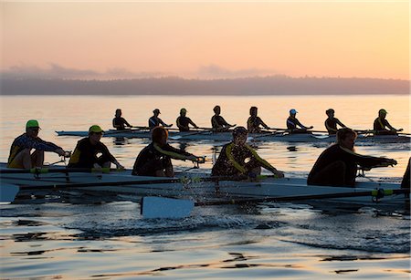 simsearch:614-09135006,k - Fourteen people rowing at sunset Fotografie stock - Premium Royalty-Free, Codice: 614-06897797