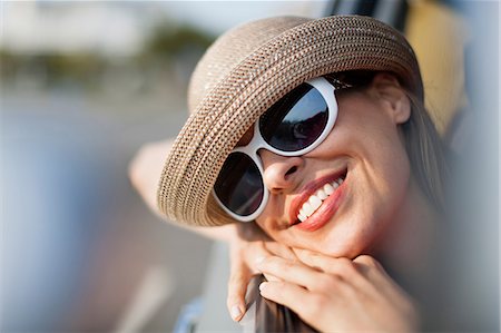 Mature woman wearing sunglasses and sunhat Stock Photo - Premium Royalty-Free, Code: 614-06897790