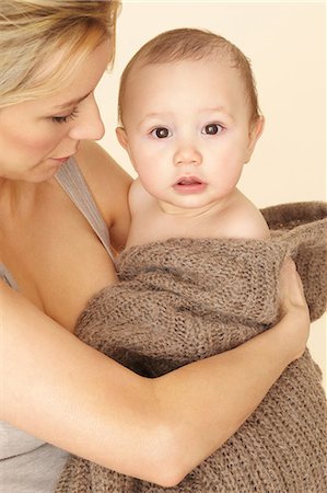 Mother with baby son wrapped in knitwear Stock Photo - Premium Royalty-Free, Code: 614-06897853