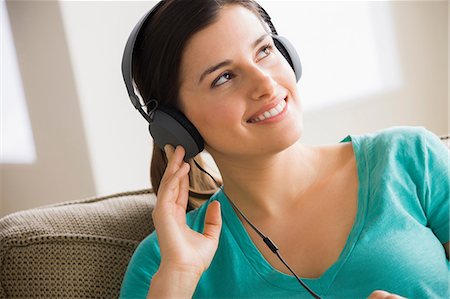 Young woman wearing headphones Photographie de stock - Premium Libres de Droits, Code: 614-06897897