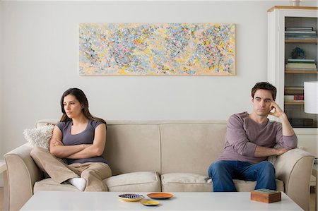 relationship problem - Couple sitting on sofa ignoring each other Foto de stock - Sin royalties Premium, Código: 614-06897913