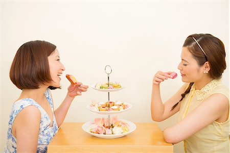 simsearch:614-02838620,k - Two happy women enjoying dessert from three tiered cake stand Stock Photo - Premium Royalty-Free, Code: 614-06898545