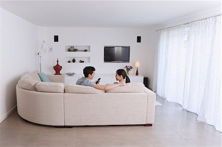 Husband and wife relaxing on corner sofa in living room Foto de stock - Sin royalties Premium, Código: 614-06898602