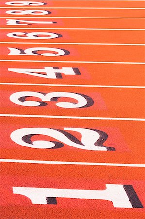 rennstrecke - Numbers on running track in sportsground Stockbilder - Premium RF Lizenzfrei, Bildnummer: 614-06974097