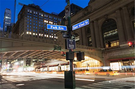 Street signs outside Grand Central Station, New York City, USA Stockbilder - Premium RF Lizenzfrei, Bildnummer: 614-06974179