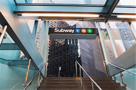 panneau de signalisation - Office buildings and subway entrance, New York City, USA Photographie de stock - Premium Libres de Droits, Code: 614-06974212