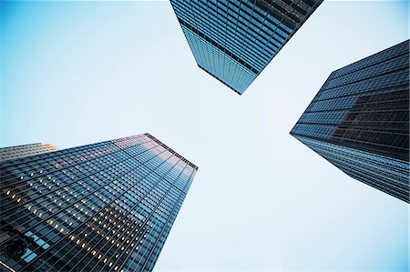 View of three skyscrapers from below Photographie de stock - Premium Libres de Droits, Code: 614-06974247