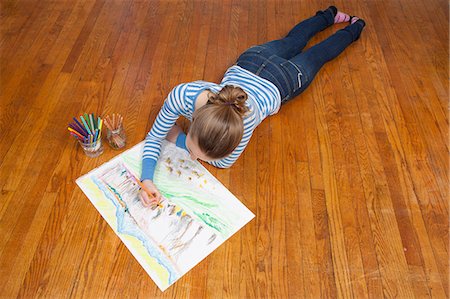 simsearch:614-06974313,k - Girl lying on floor drawing picture Foto de stock - Sin royalties Premium, Código: 614-06974375