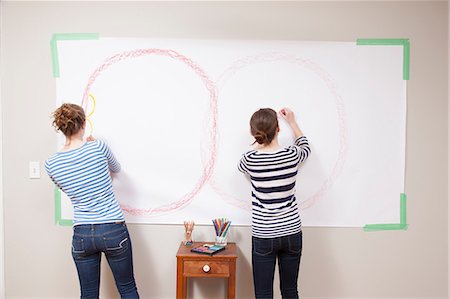 striped - Girls drawing on wall Stock Photo - Premium Royalty-Free, Code: 614-06974382