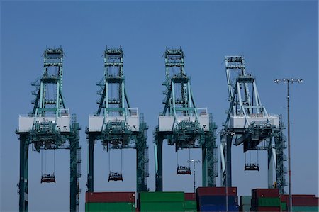 shipping containers - Shipping cranes at the Port of Los Angeles, California, USA Foto de stock - Sin royalties Premium, Código: 614-06974403