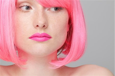 Close up of teenage girl with pink hair Foto de stock - Sin royalties Premium, Código: 614-06974515