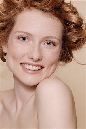 eye contact red hair freckles - Young woman with curly red hair, portrait Stock Photo - Premium Royalty-Free, Code: 614-06974568