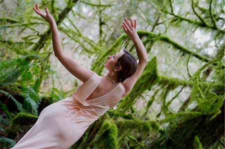 Mature woman dancing in forest Fotografie stock - Premium Royalty-Free, Codice: 614-06974604