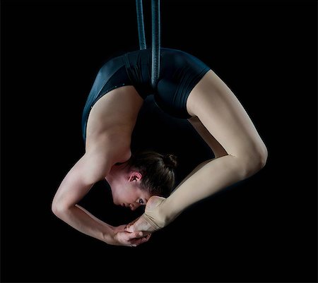 strong female acrobats - Aerialist performing on hoop in front of black background Photographie de stock - Premium Libres de Droits, Code: 614-06974628