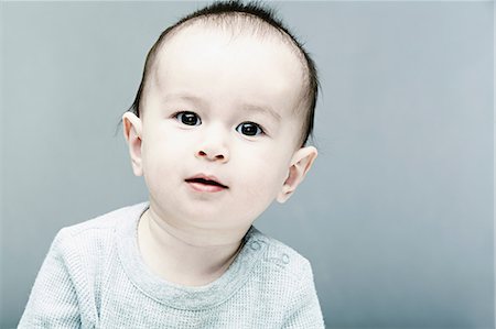 simsearch:614-06974689,k - Portrait of baby boy wearing grey top Stockbilder - Premium RF Lizenzfrei, Bildnummer: 614-06974659