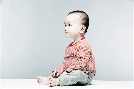 simsearch:614-06974689,k - Portrait of baby boy wearing striped top looking away Stockbilder - Premium RF Lizenzfrei, Bildnummer: 614-06974719