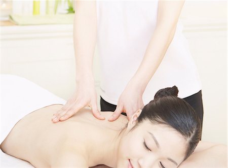 simsearch:685-02940903,k - Woman having back massage Foto de stock - Sin royalties Premium, Código: 614-06974822