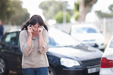 schelmisch - Woman crying after car accident Photographie de stock - Premium Libres de Droits, Code: 614-06973593