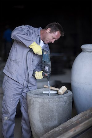 simsearch:614-06973646,k - Factory worker drilling into large vase Photographie de stock - Premium Libres de Droits, Code: 614-06973647