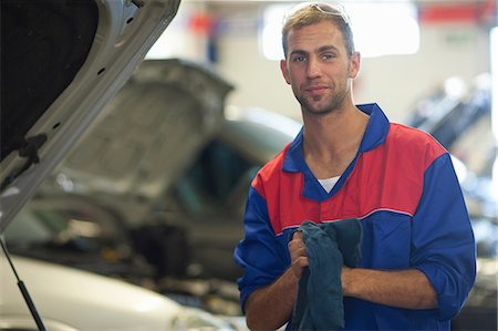 Car mechanic on completion of job Foto de stock - Sin royalties Premium, Código: 614-06973680