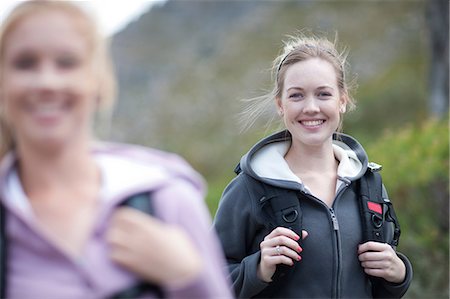Two girls hiking Photographie de stock - Premium Libres de Droits, Code: 614-06973779