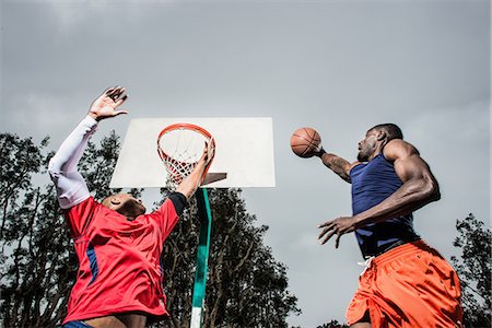 Young basketball players jumping to score hoop Fotografie stock - Premium Royalty-Free, Codice: 614-06973892