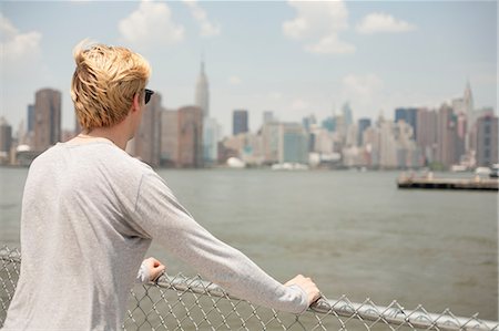 simsearch:614-07444086,k - Young man looking at city skyline, Brooklyn, New York City, USA Stock Photo - Premium Royalty-Free, Code: 614-07031094