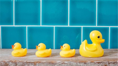 Rubber ducks in a row Stockbilder - Premium RF Lizenzfrei, Bildnummer: 614-07031090