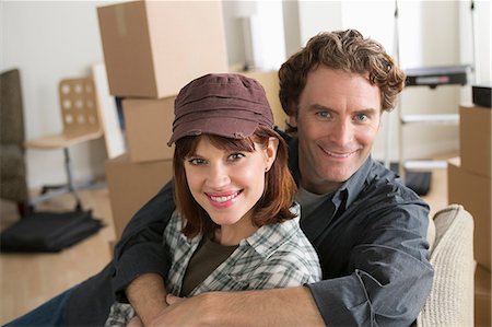 disorder - Portrait of couple resting on chair whilst moving home Foto de stock - Sin royalties Premium, Código: 614-07031355