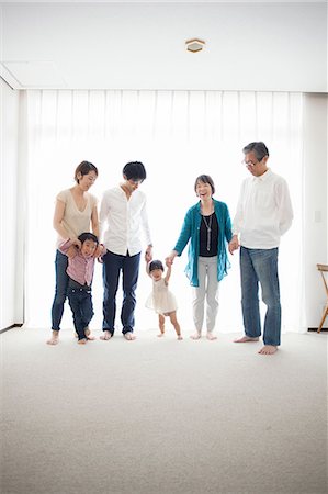 Three generation family holding hands, portrait Photographie de stock - Premium Libres de Droits, Code: 614-07031611