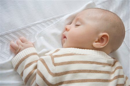 Baby boy sleeping, close up Foto de stock - Sin royalties Premium, Código: 614-07031699