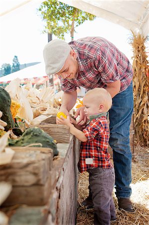 dad and kids farming - Young father and son looking at squashes Stock Photo - Premium Royalty-Free, Code: 614-07031846