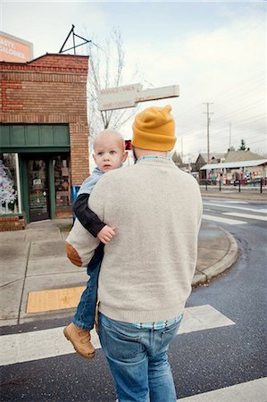 simsearch:649-07064057,k - Father carrying young son across pedestrian crossing Photographie de stock - Premium Libres de Droits, Code: 614-07031882