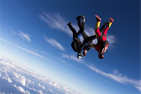 deportes extremos - Formation skydivers free falling upside down Foto de stock - Sin royalties Premium, Código: 614-07031891