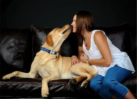 Portrait of labrador retriever and owner on sofa Stockbilder - Premium RF Lizenzfrei, Bildnummer: 614-07031956