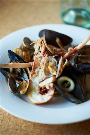 squid - Still life with plate of shellfish Photographie de stock - Premium Libres de Droits, Code: 614-07032106