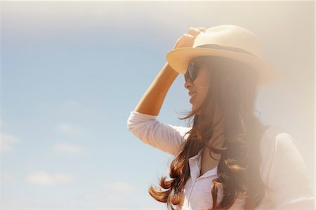 palos verdes - Young woman wearing sunhat and sunglasses Stock Photo - Premium Royalty-Free, Code: 614-07032116