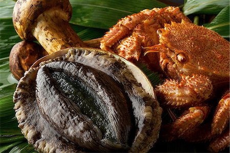 Still life with selection of shellfish and mushrooms Photographie de stock - Premium Libres de Droits, Code: 614-07032111