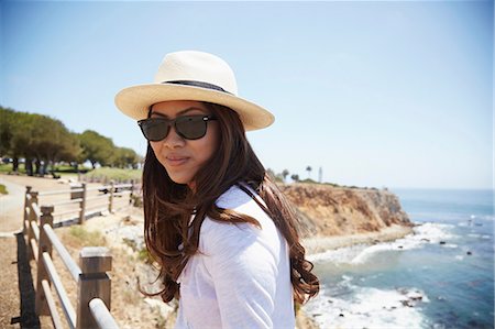 standing alone cliff - Portrait of young woman wearing sunhat, Palos Verdes, California, USA Stock Photo - Premium Royalty-Free, Code: 614-07032121