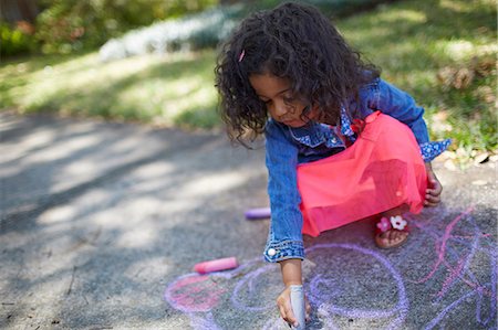 simsearch:614-07145702,k - Girl drawing with chalk on the sidewalk Stock Photo - Premium Royalty-Free, Code: 614-07145707
