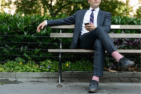 Businessman relaxing on bench Stockbilder - Premium RF Lizenzfrei, Bildnummer: 614-07146015