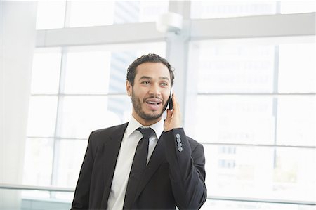 Businessman making phonecall Foto de stock - Sin royalties Premium, Código: 614-07146050