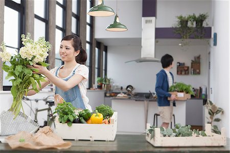 stand - Young couple in kitchen preparing meal Stock Photo - Premium Royalty-Free, Code: 614-07146151