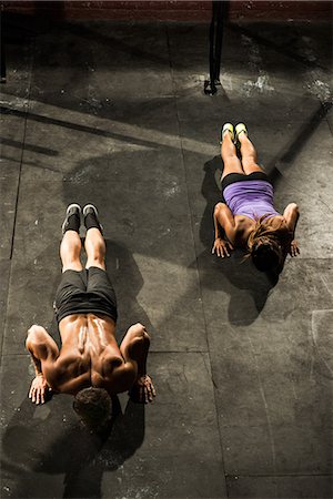 simsearch:614-07146420,k - Two young adults doing push ups in gym Stock Photo - Premium Royalty-Free, Code: 614-07146418