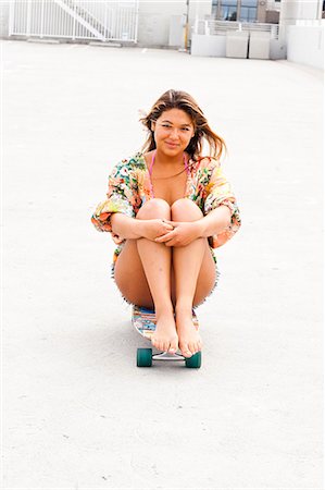 skater (female) - Woman sitting on skateboard, Hermosa Beach, California, USA Stock Photo - Premium Royalty-Free, Code: 614-07146433