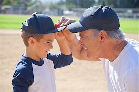 rivalen - Boy and grandfather in baseball caps, face to face Stockbilder - Premium RF Lizenzfrei, Bildnummer: 614-07146494