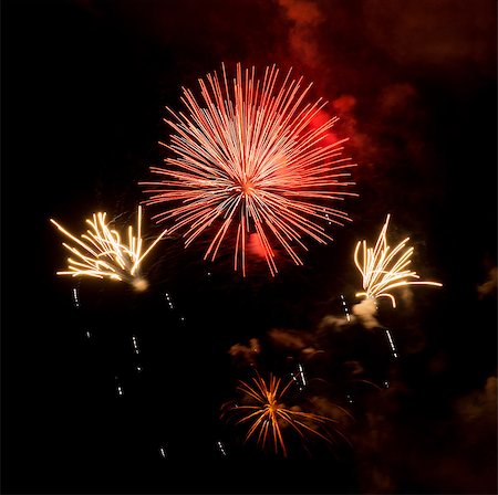 simsearch:614-01593439,k - Fireworks exploding in night sky Fotografie stock - Premium Royalty-Free, Codice: 614-07146684