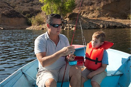 enseñar a los hijos - Father and son on fishing trip Foto de stock - Sin royalties Premium, Código: 614-07194353