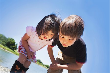 simsearch:614-06336452,k - Boy and girl looking down at something Stock Photo - Premium Royalty-Free, Code: 614-07194368